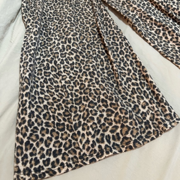 Animal Print-Wide Leg Flare Pants. NWT - Picture 9 of 10